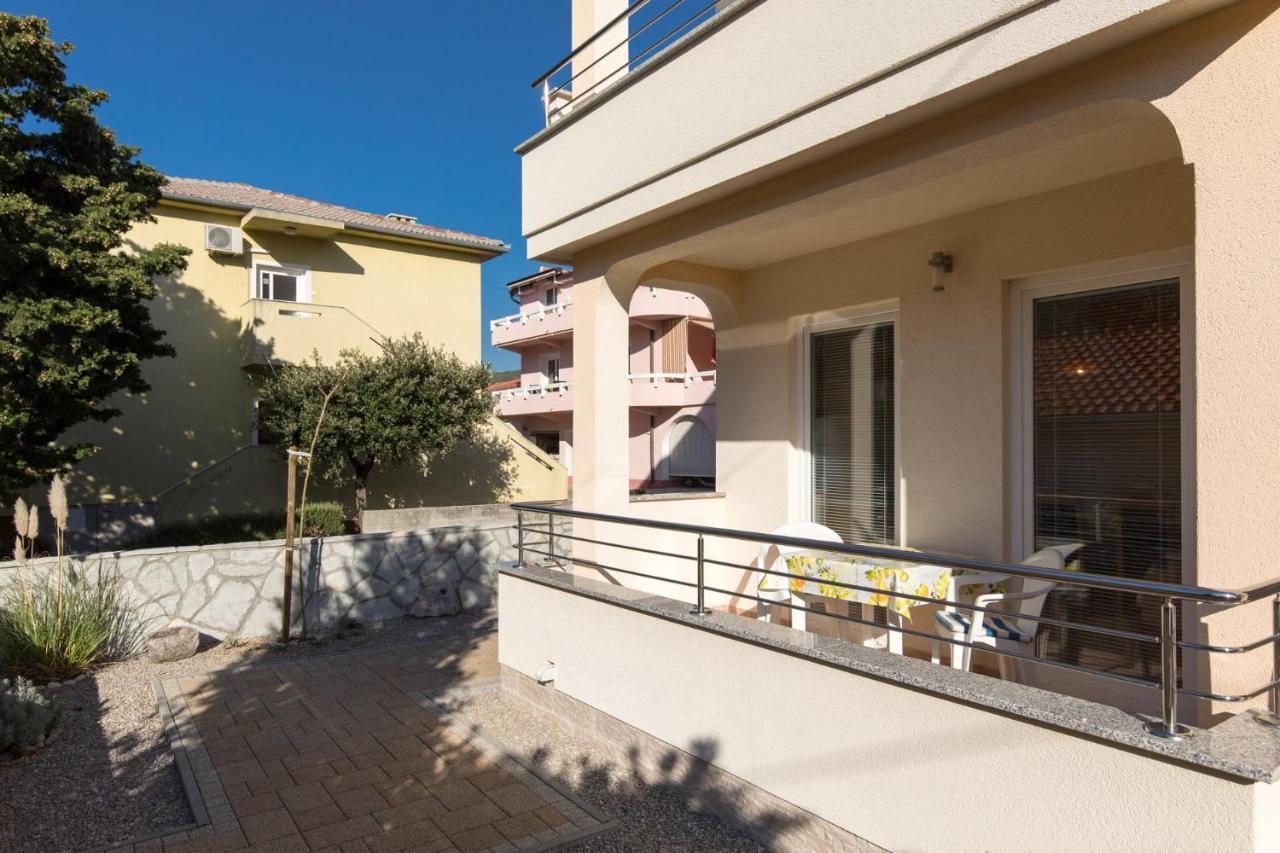 Apartments Mirjana * Central Location And Close To Beach Punat Luaran gambar
