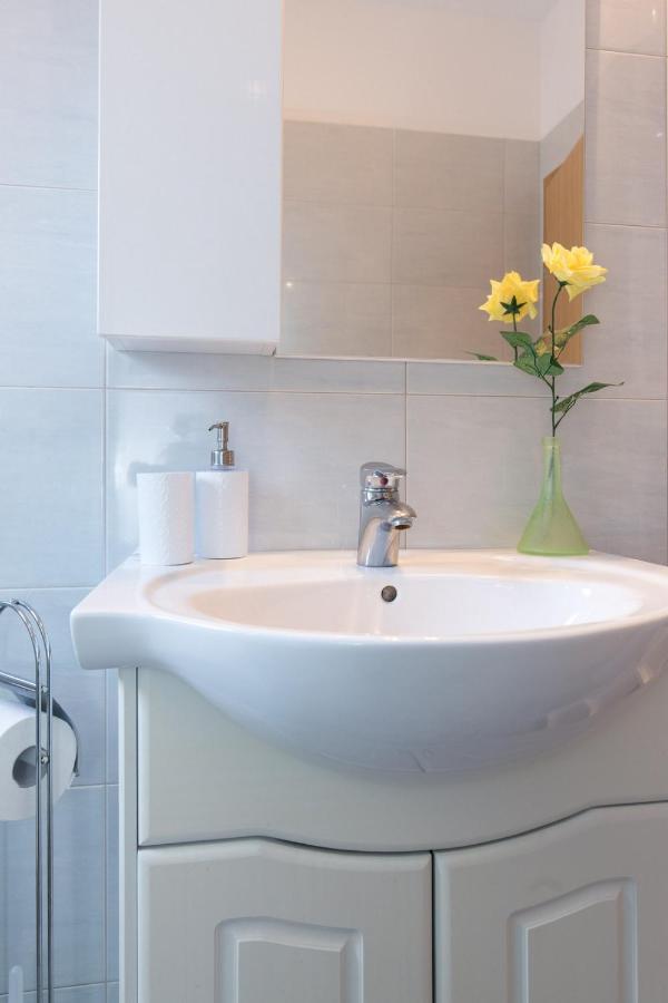 Apartments Mirjana * Central Location And Close To Beach Punat Luaran gambar